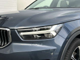 北欧流のラグジュアリーを体現したXC40。伝統的なスカンジナビアン・デザインを継承しながら、躍動感にあふれ優雅な雰囲気を身にまとう、新しい潮流を具現化したスタイリングです。