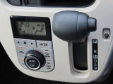 オートエアコンなのでスイッチひとつで車内を設定温度に調節してくれます☆