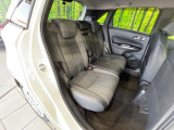 コンパクトカーですが、セカンドシートは十分な広さがあり快適にお乗りいただけます♪シートを倒して大きな荷物を積んだりと、用途の幅が広い1台です。