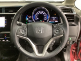 ハンドルにHondaセンシング系のクルーズコントロールやレーンキープアシストなどのスイッチと、オーディオの操作スイッチが装備されています。ハンドルから手を離さず安全に操作できます。