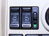 両側電動スライドドアを装備しております。