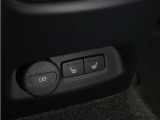 リアシートにもシートヒーターを装備。4席全てで独立した調整が可能です。