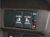 ◆両側電動スライドドア◆狭い駐車場でも乗り降りが楽々♪お子様が隣の車にドアを当ててしまう心配もございません!小さなお子様連れの方もこれで安心。