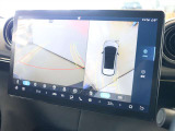バックカメラは360&deg;カメラと同時に表示されます 大画面のため、2画面表示でも見やすさは確保されています