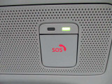 SOSコールは急病時やあおり運転被害などの危険を感じた時スイッチを押すと専門のオペレータに繋がって警察や消防への連携をサポ―トしてくれます。万が一の事故発生時にはエアバック展開と連動して自動通報します。