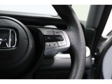 Hondaセンシングの機能のひとつ、アダプティブクルーズコントロール付!アクセルから足を離しても設定したスピードと前車との車間を保ち走行してくれます!車線維持もアシスト☆高速道路で疲労軽減ですね☆
