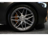 メルセデスの認定中古車「サーティファイドカー」では、万一お車が故障した場合も、ご購入後1年間もしくは2年間※は走行距離にかかわらずメルセデス・ベンツ正規サービスネットワークで無料修理いたします