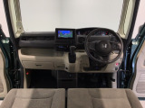 【前方視界】開放的な前方視界!運転がしやすく疲れにくいです♪窓が大きく、見通しがとっても良いおクルマですよ♪