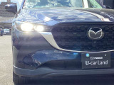 アダプティブLEDヘッドライト カメラや車速センサーと連動して、ハイ、ロー、ワイドローのLEDライトを常に最適な配光に自動制御する優れものです!