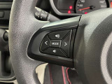 ステアリングスイッチ付き。前方から目を離すことなく操作することが可能です。
