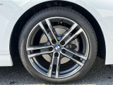 右前フロント 225/40R18