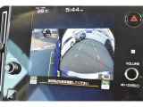 Rレンジ切り替え時バックカメラやサイドカメラ、ボタン操作によりフロントカメラ映像に切り替えることも可能です
