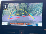 【バックカメラ】駐車時に後方がリアルタイム映像で確認できます。大型商業施設や立体駐車場での駐車時や、夜間のバック時に大活躍!運転スキルに関わらず、今や必須となった装備のひとつです!