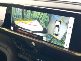 【パノラミックビューモニター】専用のカメラにより、上から見下ろしたような視点で360度クルマの周囲を確認することができます☆死角部分も確認しやすく、狭い場所での切り返しや駐車もスムーズに行えます。