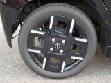 純正15インチアルミホイールに、165/55R15タイヤを装着しております。