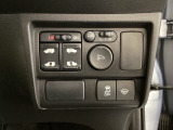 リアドアは乗り降りに便利な両側電動スライドドアです。また運転席に座っていながらスイッチ操作で自在にスライドドアを開け閉めできます。またHondaセンシング用のVSA解除スイッチも装備しています。