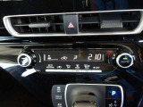 オートエアコンを装着しておりますので車内をお好みの快適な温度に保つことが可能です!