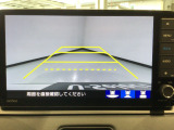 【バックカメラ】運転が苦手な方も車庫入れラクラクです!ギアをリバースに入れれば自動的に切り換わりますので、面倒な操作は不要です♪狭い駐車場もお車を傷つけず安心ですね!