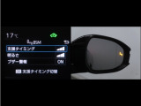 隣車線を走る車両をレーダーで検知し、ドアミラーでは確認しにくい後側方エリアに存在する車両に加え、急接近してくる車両も検知します。車両を検知するとドアミラーに搭載されたLEDインジケーターが点灯します。