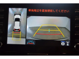 8インチディスプレイオーディオ  パノラミックビューモニター付きです。 車両を上から見たような映像を画面に表示。 運転席からの目視だけでは見にくい、車両周辺の状況をリアルタイムでしっかり確認できます。