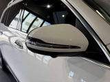 メルセデスの認定中古車「サーティファイドカー」には、最大100項目にも及ぶ点検・整備項目が設定されています>