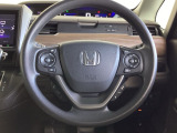 Hondaセンシング搭載ミリ波レーダーと単眼カメラで、クルマの前方の状況を認識。ブレーキやステアリングの制御技術と協調し、安心・快適な運転や事故回避を支援する先のシステムです