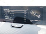 こちらのお車には先進安全装備が多数搭載されています。衝突被害を回避あるいは軽減するためのブレーキや、後方死角からの接近警報、車線逸脱を防止する警報装置など、詳しくはスタッフまでお尋ねください。