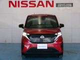 白色光で遠方まで明るく照らしだし、ナイトドライブでの安全運転をサポート