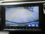 バックカメラの画像です。ガイドラインがスムースな車庫入れをサポートいたします。車庫入れの安心感がアップしますね。