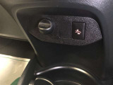 《プリクラッシュセーフティシステム》進路上の先行車との衝突が予想される場合は警報を発してドライバーに注意を促します。その際ブレーキを踏むと、強力なブレーキアシストが作動します。詳しくは展示店舗まで!