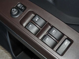 電動格納式ドアミラー・パワーウインドウを装備しています。