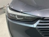 LEDヘッドライトは、点灯の瞬間から最大光量を発揮し、突然暗くなるトンネルなどでの安定感を高めます。