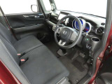 シンプルで使いやすいデザインの運転席です。