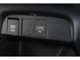 スマートフォンなどの音楽再生が可能なUSB接続ジャック装備車両です♪♪♪