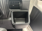 【運転席ドリンクホルダー】