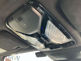 SOSコール装備です。緊急時は遠慮なく押してください。BMWメーカーエマージェンシーに直結致します。