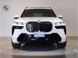 【キドニーグリル】BMWは約90年もの間、ほぼ全ての車両にひと目でBMWだと分かるこの特徴的なフロントグリルが備えられ、デザイン・アイコンとして親しまれてきました。