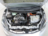 車にとって、とても大切な部分のエンジンルーム。綺麗に清掃済みで安心です。