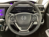 ハンドルにHondaセンシング系のクルーズコントロールやレーンキープアシストなどのスイッチと、オーディオの操作スイッチが装備されています。ハンドルから手を離さず安全に操作できます。