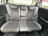 当社の中古車は、フロアマット付きで販売しておりません。中古車という特性上匂いや見栄えなどの状態が左右される為です。純正、社外の新品マットをご検討いただけます。予め得ご了承下さい。