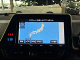 ディスプレイオーディオやカーナビは、現代のドライブにおいて欠かせない装備のひとつです。初めての場所でも迷いにくく、快適なルート案内で運転をサポートします。移動中のエンターテインメント性も高まります。