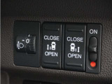 ◆両側電動スライドドア◆狭い駐車場でも乗り降りが楽々♪お子様が隣の車にドアを当ててしまう心配もございません!小さなお子様連れの方もこれで安心。