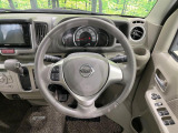 インテリアに合わせたデザインのステアリングは、運転される方のことも考え、運転しやすい形状、大きさです。是非一度、実際に触ってお確かめください。
