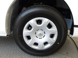 タイヤサイズは195/80R15です