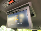【12.8型フリップダウン】大画面モニターで後席でもエンタメをお楽しみいただけます。家族や友人とお出かけする機会が多い方に大人気です♪