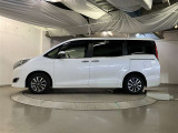 両側パワースライドドア付きだから、狭い駐車スペースなどでの 乗り降りラクラク!小さなお子さまのいるご家庭には嬉しい装備。