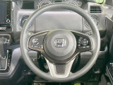 インテリアに合わせたデザインのステアリングは、運転される方のことも考え、運転しやすい形状、大きさです。是非一度、実際に触ってお確かめください。