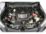 スバル独自のエンジンです!2.0L DOHC+e-BOXERを搭載!低重心でコンパクトなエンジンになります!