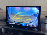 【バックカメラ】リバースにするだけで映ります、後方の安全確認や、狭い駐車場での車庫入れ、雨の日や夜間など視界の悪い時に便利です!安全にバックする為には欠かせない装備です。