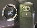 ★【スマートキー&スタートシステム】携帯したスマートキーを取り出すことなく、ドアの施錠・解錠が可能で、ワンプッシュでエンジンがスタート!!